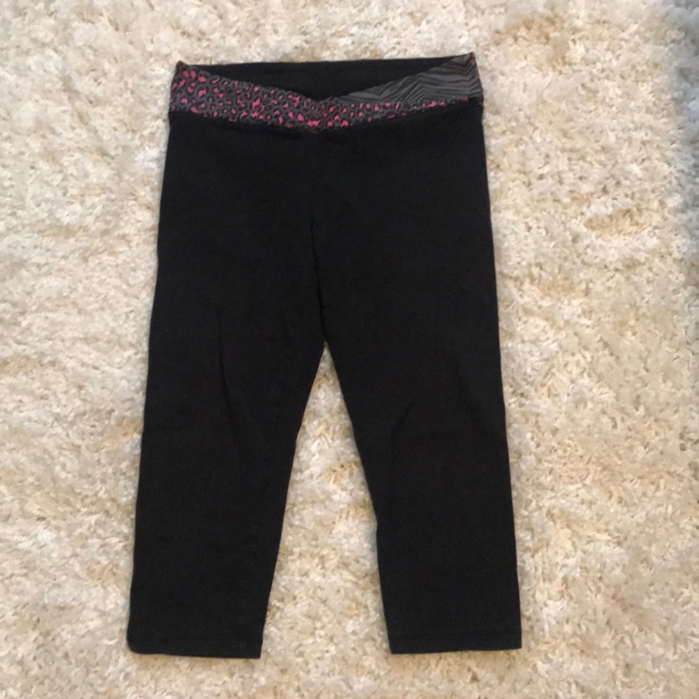 Victoria’s Secret crop leggings.
